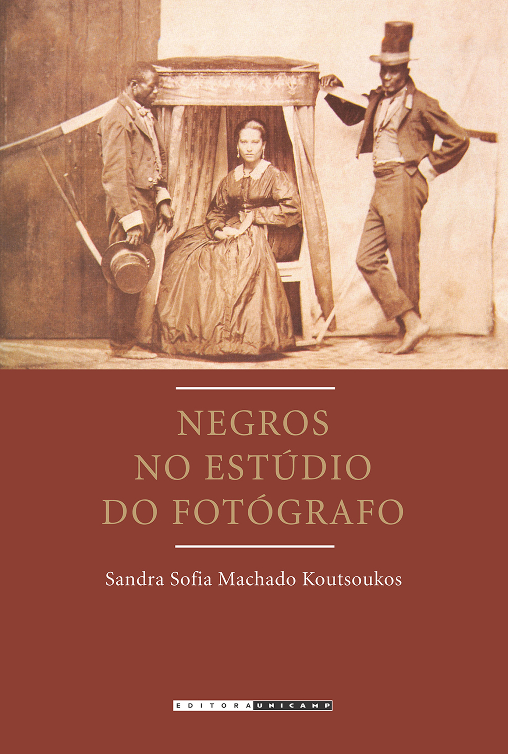 NEGROS NO ESTÚDIO DO FOTÓGRAFO